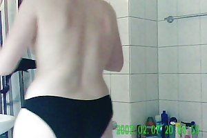 Холли должна укусить одеяло