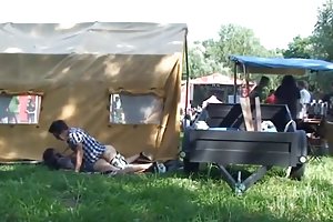 Степсон не может скрыть эрекцию от своего грудастого манекена MILF
