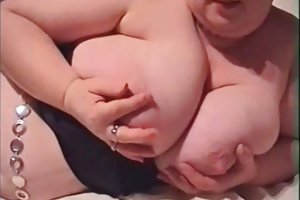 Тощая азиатская девушка, заполненная спермой