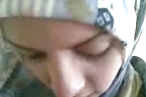 Блондинки-массажисты смазывают свои воздушные шары и объединяются, чтобы протереть своего клиента