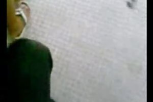 Стройный Джоджо, нуждающийся в том, чтобы ее киска трахалась